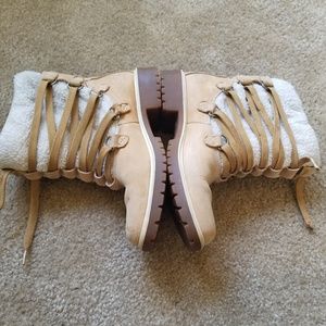 Timberland Shoes - Timberland Boots - Size 7 Woman Timberland Shoes - Timberland Boots - Size 7 Woman